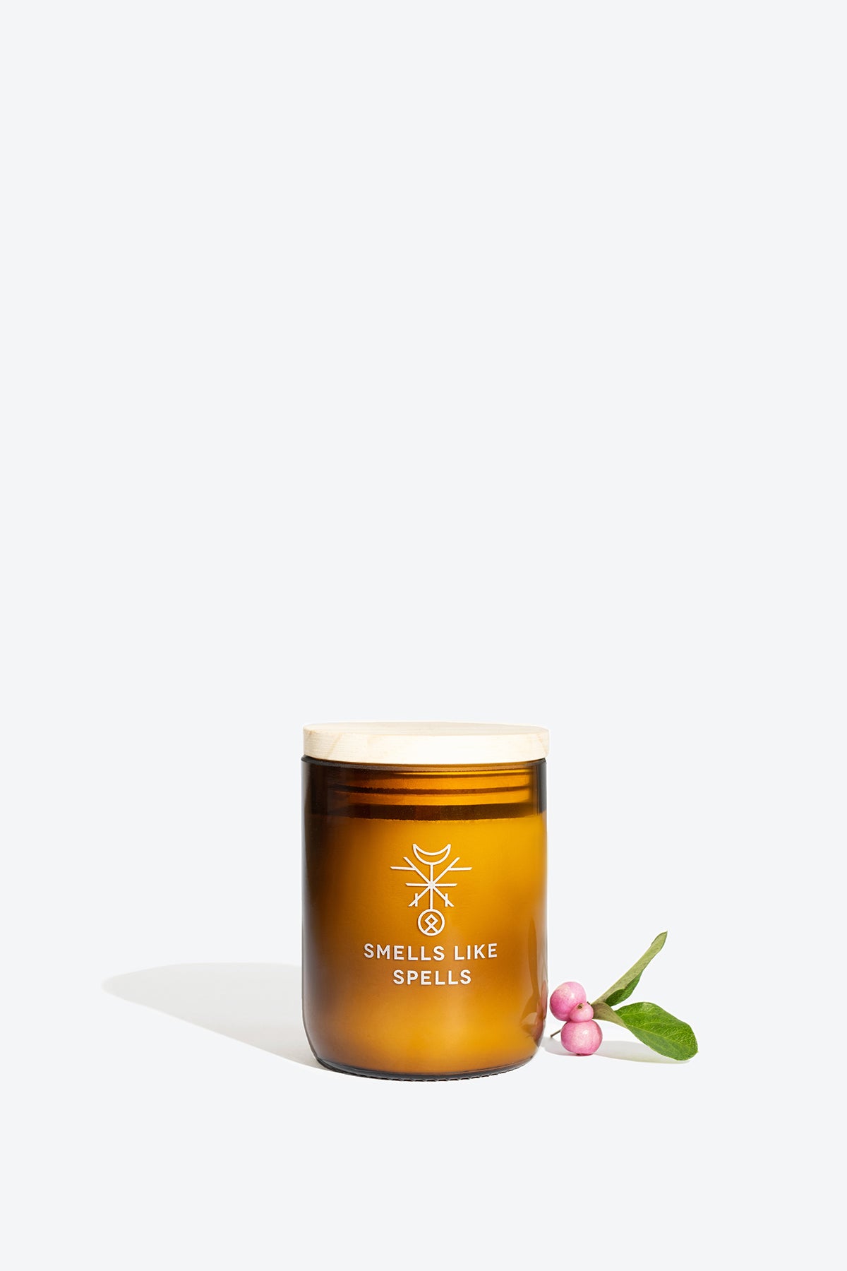 Soy wax scented candle with wooden wick IDUNN Smells Like Spells